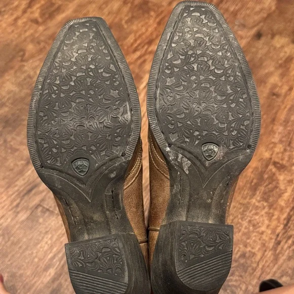 Ariat Tan Brown Embroidered Western Heeled Boots - Picture 2 of 4